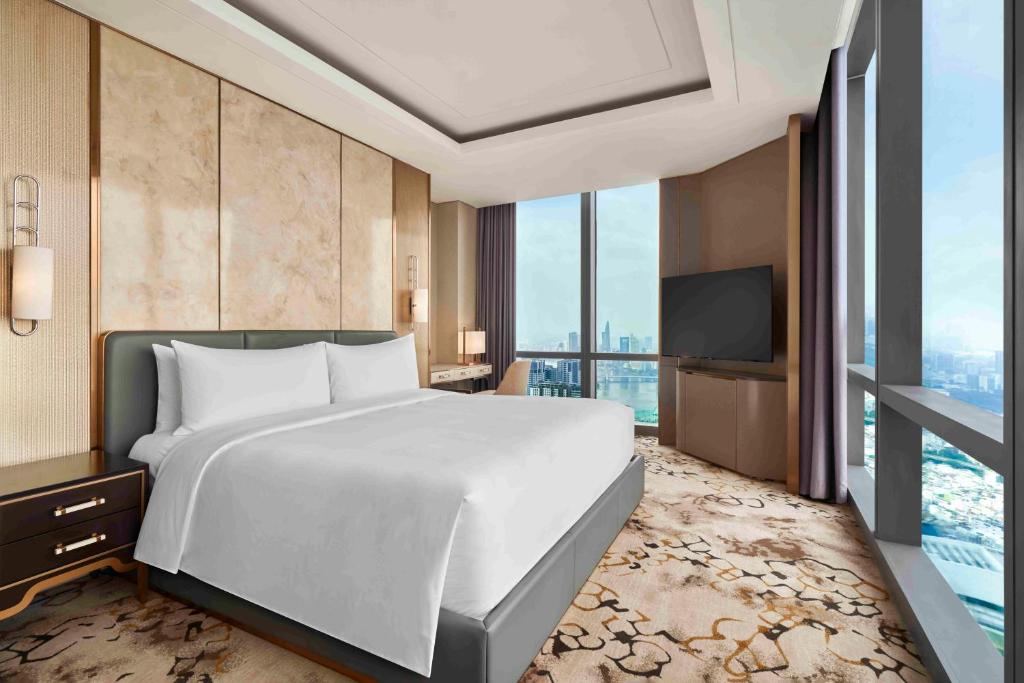 Vinpearl Landmark 81, Autograph Collection